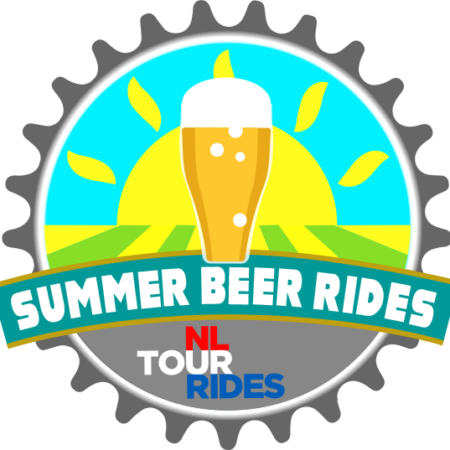 Пиво на зеленом фоне. Пиво на пляже. Холодное пиво на пляже. Холодное пиво на природе. Английский биттер.